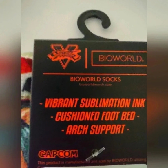 Bioworld Street Fighter premium crew socks Mens 10-13 - Picture 3 of 4